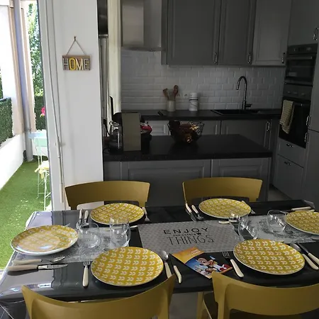 F&b's Disneyland Paris Серри